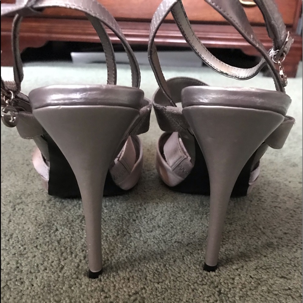 Ladies Beautiful Satin GUESS Heels EUC - Picture 4 of 5